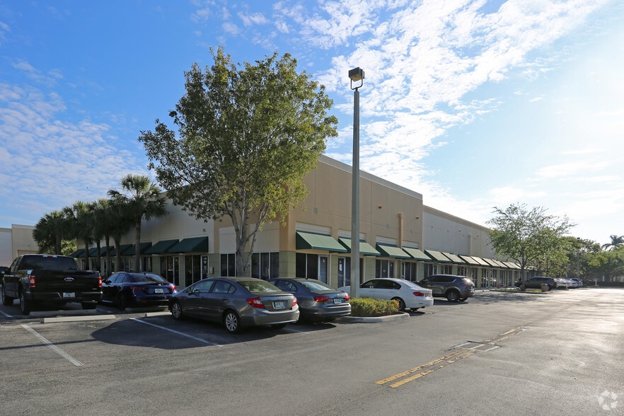 2900 Glades Cir, Weston, FL à louer - Photo principale - Image 3 de 7