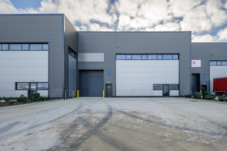 Botany Way, Purfleet for lease - Building Photo - Image 1 of 3