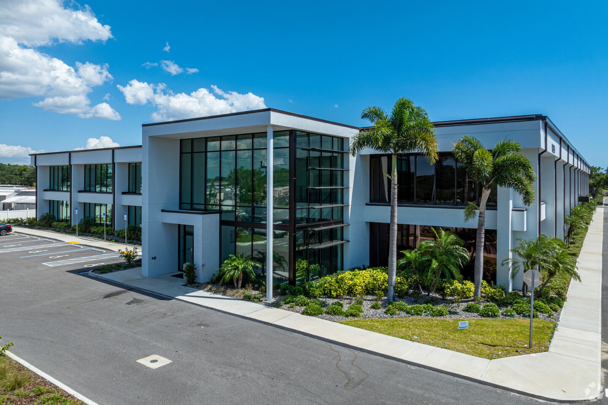 8550 Ulmerton Rd, Largo, FL à louer Photo principale- Image 1 de 6