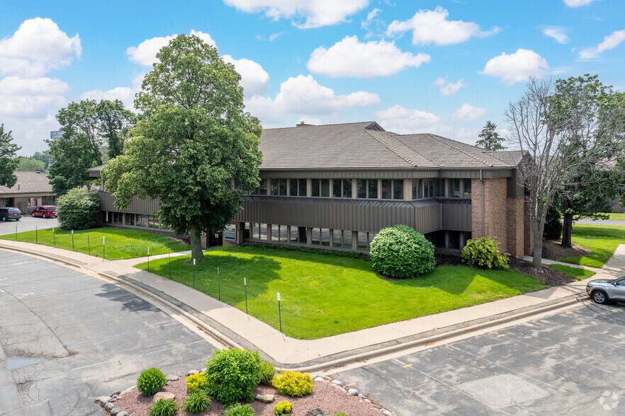 54 Park Pl, Appleton, WI à vendre - Photo du bâtiment - Image 2 de 9