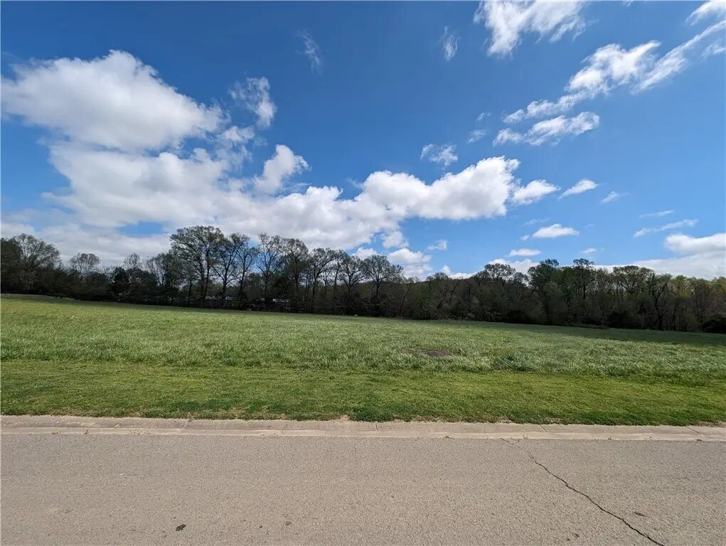 Paladino Commercial Park portefeuille de 3 propriétés à vendre sur LoopNet.ca Photo du bâtiment- Image 1 de 2