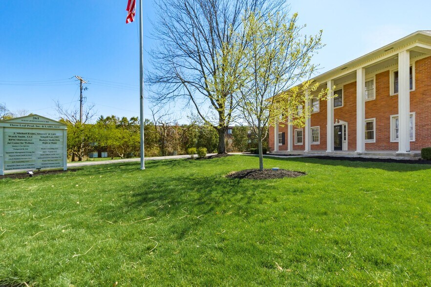 261 W Johnstown Rd, Columbus, OH à louer - Photo du bâtiment - Image 3 de 42