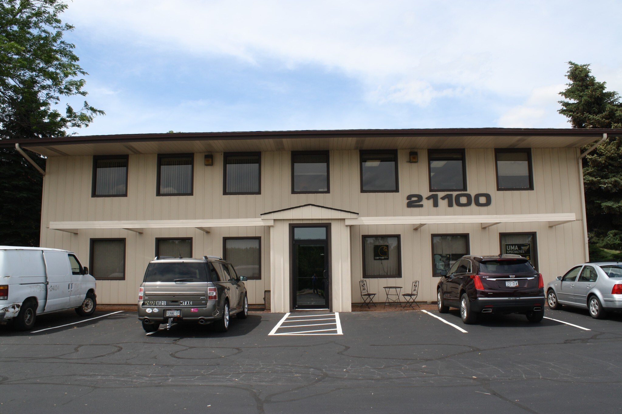 21100 W Capitol Dr, Pewaukee, WI for lease Building Photo- Image 1 of 9