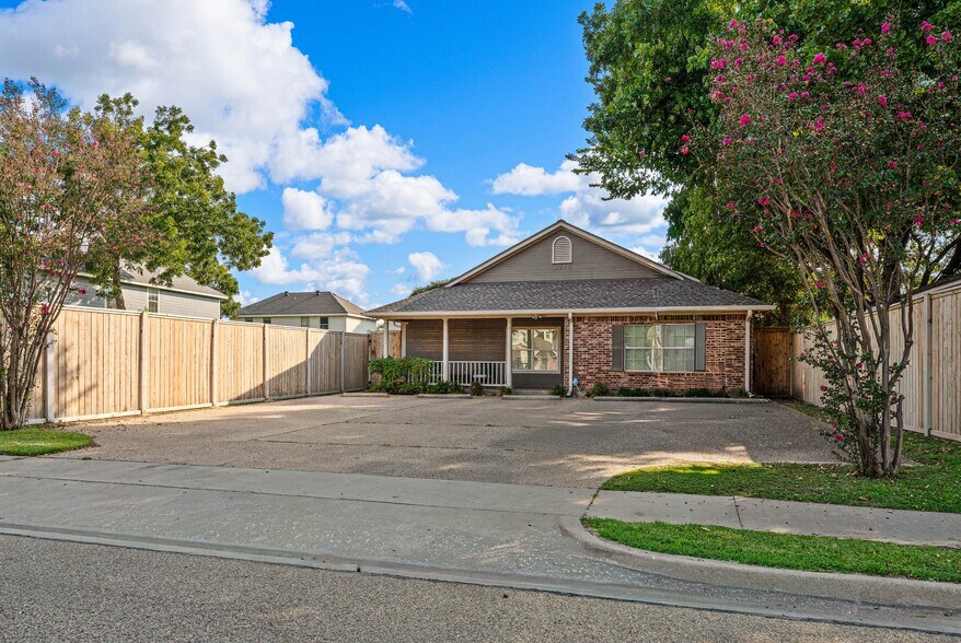 2011 S 8th St, Waco, TX for sale - Building Photo - Image 2 of 54