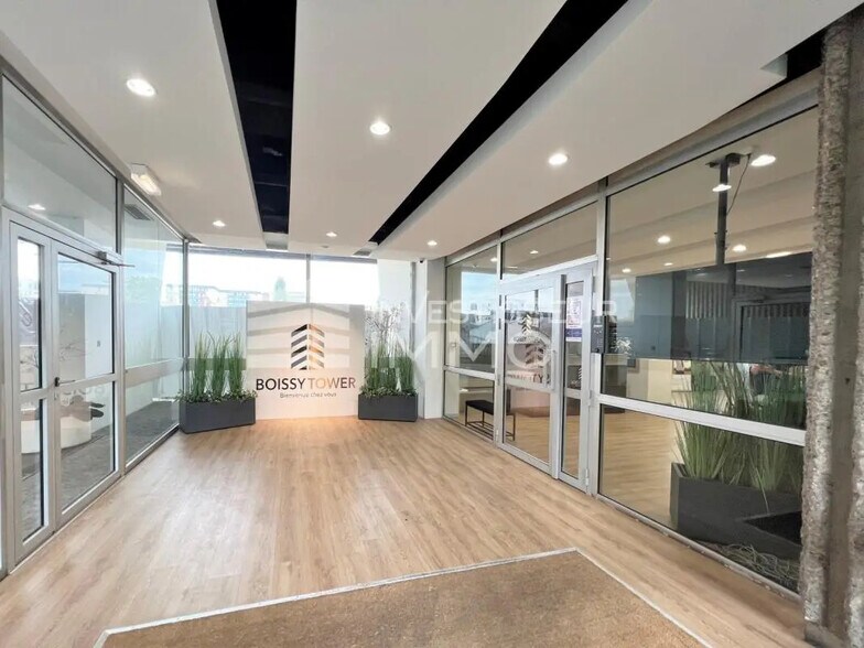 Bureau dans Boissy-Saint-Léger à louer - Photo du bâtiment - Image 3 de 14