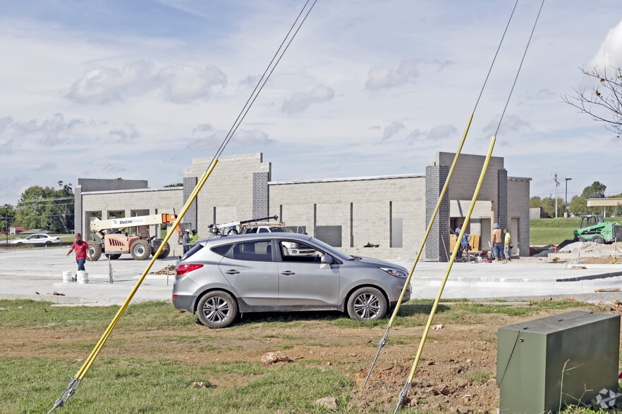 2511 E Robinson Ave, Springdale, AR for sale - Building Photo - Image 2 of 4