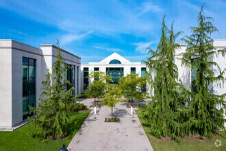 1540 Cornwall Rd, Oakville, ON for lease Building Photo- Image 2 of 5