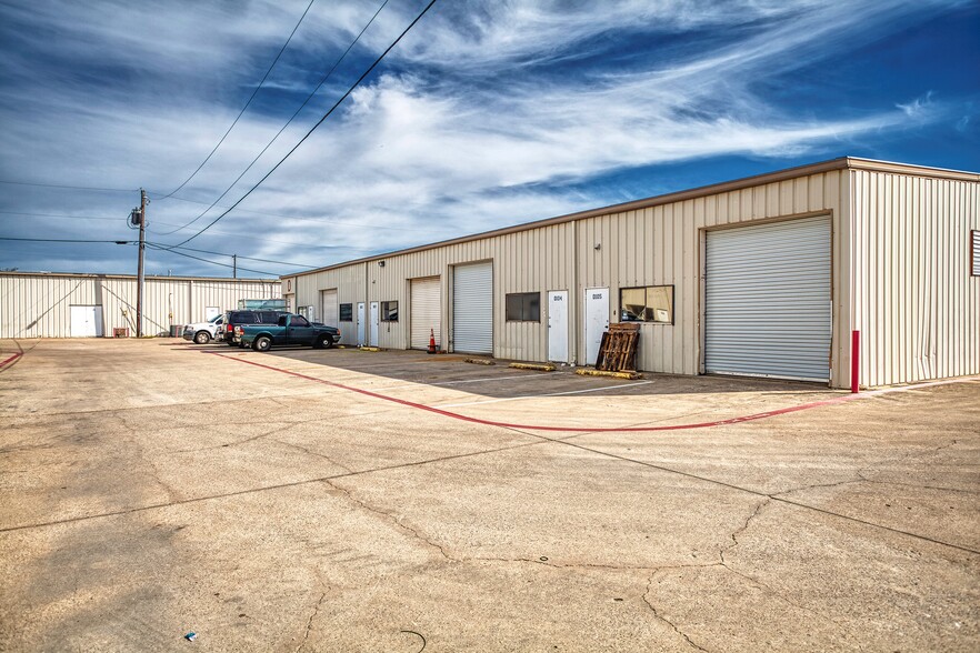 817 S Mill St, Lewisville, TX for lease - Building Photo - Image 2 of 7