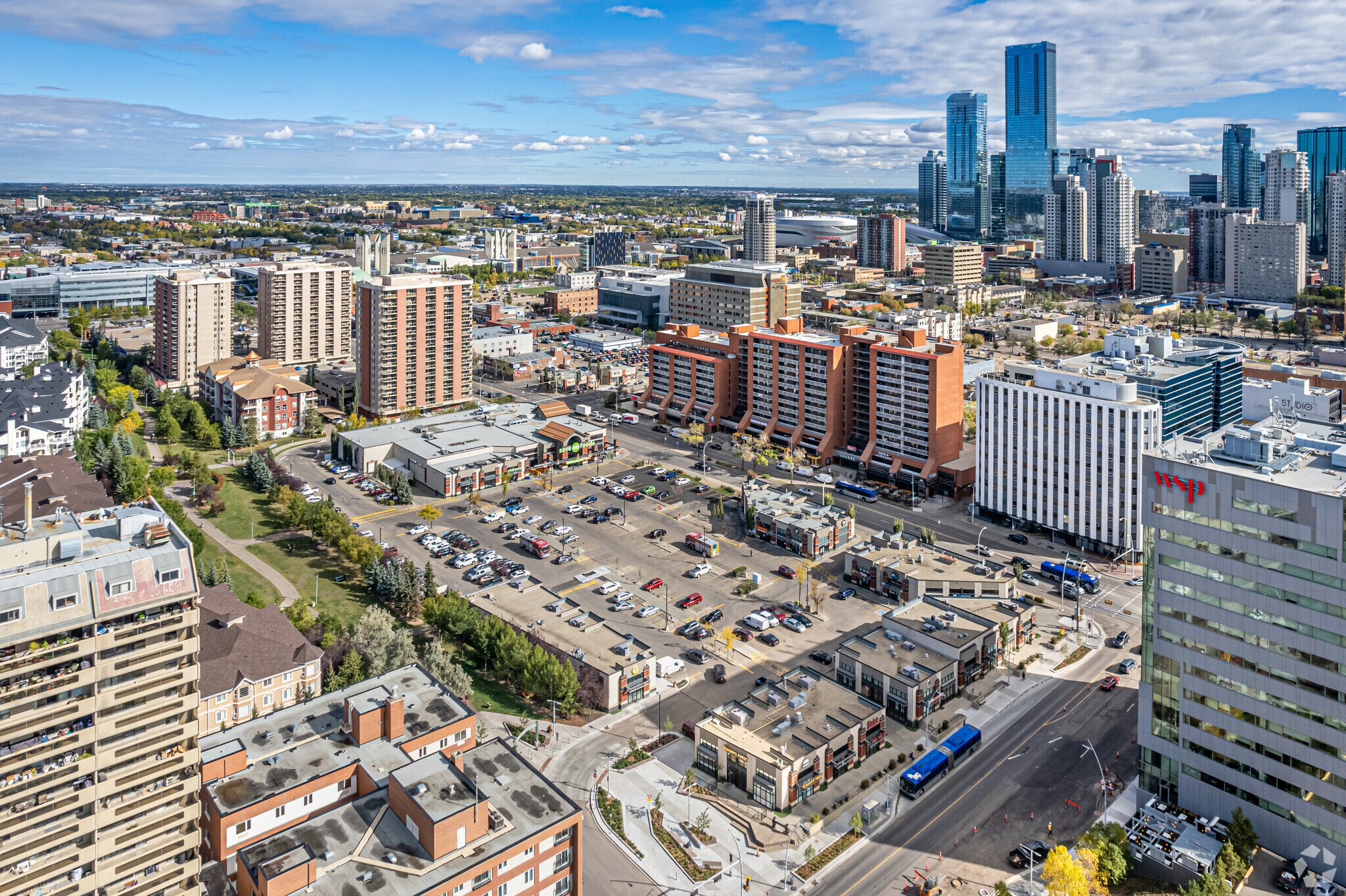 10104 109th St NW, Edmonton, AB à vendre Aérien- Image 1 de 1