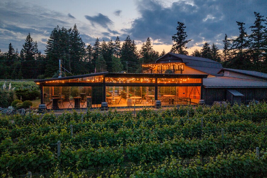 2400 Anderton Rd, Comox, BC à vendre - Photo du bâtiment - Image 2 de 50