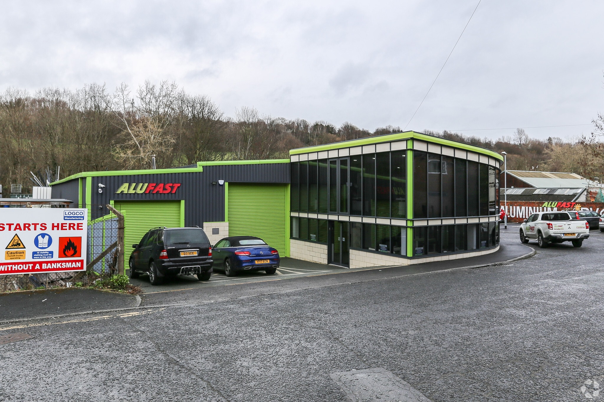 Land and Buildings on the North West portfolio of 2 properties for sale on LoopNet.ca Primary Photo- Image 1 of 3