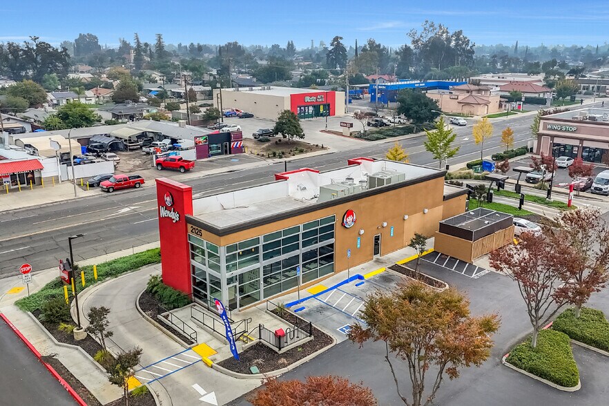 2125 N Dinuba Blvd, Visalia, CA à louer - Photo du bâtiment - Image 2 de 4