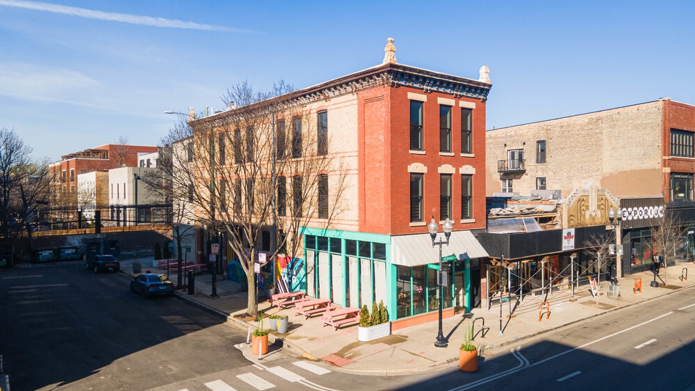 1360 N Milwaukee Ave, Chicago, IL for lease Primary Photo- Image 1 of 6