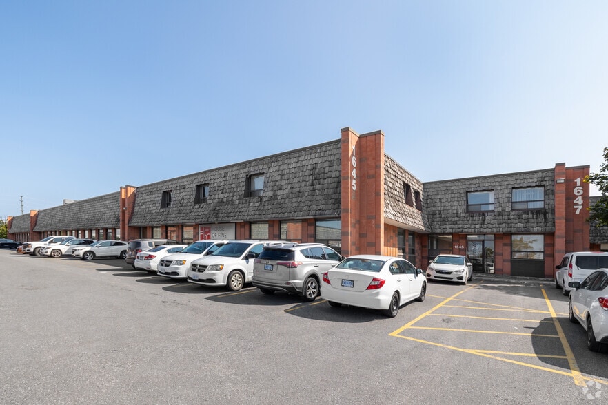770-790 Industrial Ave, Ottawa, ON à louer - Photo du bâtiment - Image 3 de 6