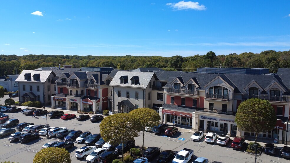 Sockanosset Cross Rd, Cranston, RI à louer - Photo du bâtiment - Image 2 de 16