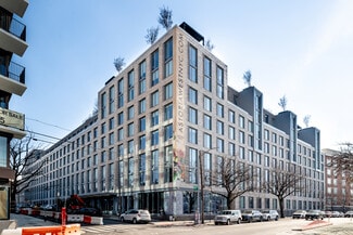 More details for 30-77 Vernon Blvd, Astoria, NY - Retail for Lease