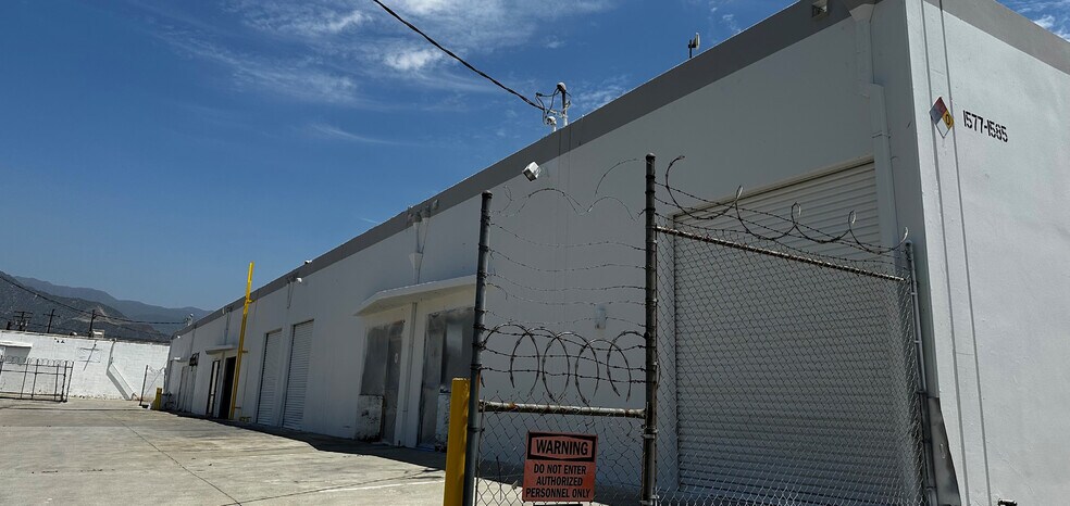 1577-1585 W Roosevelt St, Azusa, CA for lease - Building Photo - Image 1 of 4