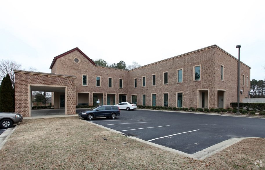 916 S Main St, Fuquay-Varina, NC for lease - Building Photo - Image 3 of 15