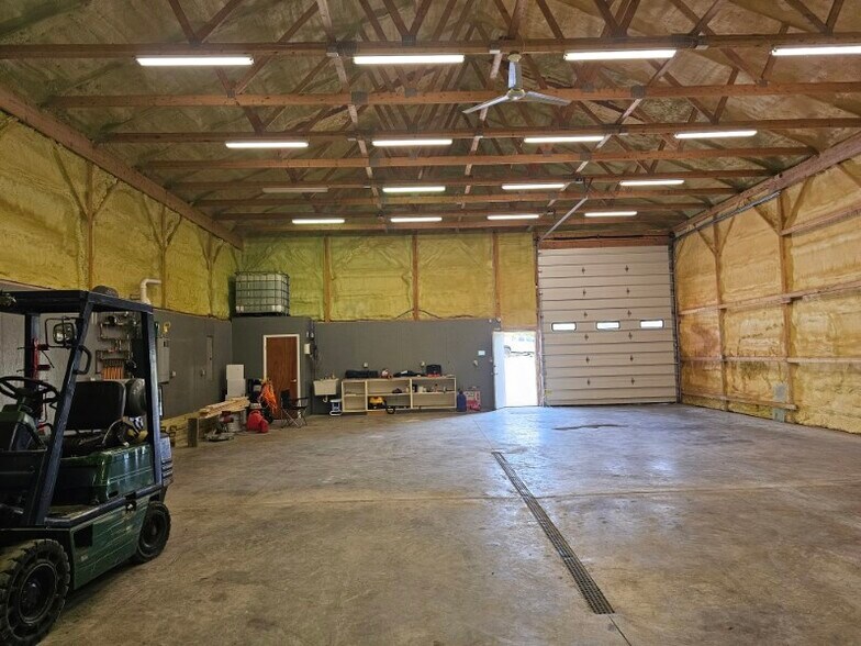 12445 Hanford rd, Silver Creek, NY à louer - Photo du bâtiment - Image 2 de 5