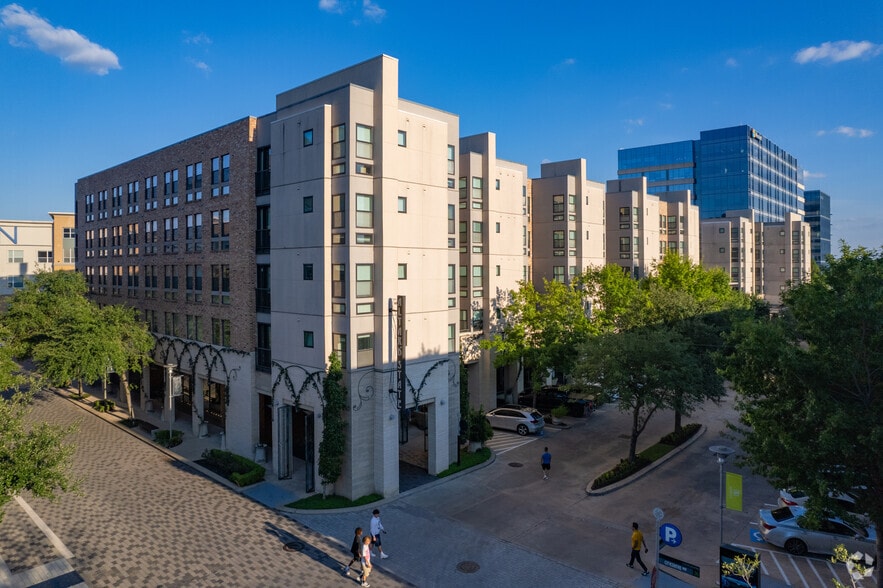 12808 Queensbury Ln, Houston, TX for lease - Primary Photo - Image 1 of 55