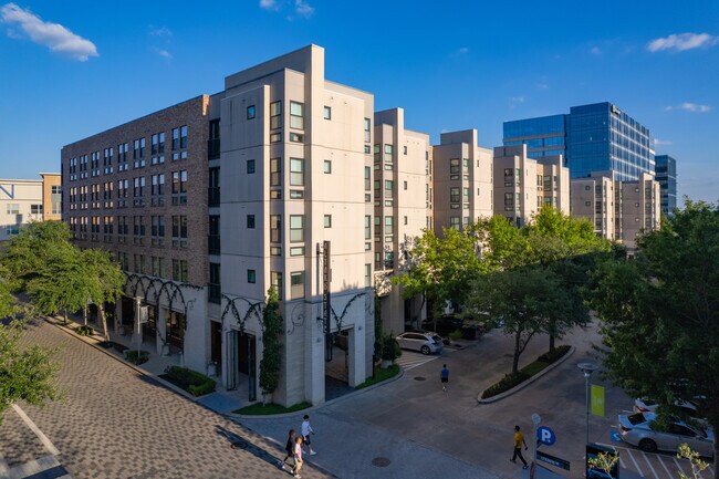 Plus de détails pour 12808 Queensbury Ln, Houston, TX - Commerce de détail à louer