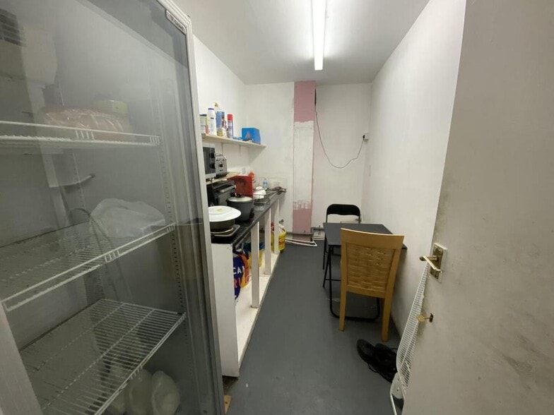 17 New Rd, Chatham for lease - Building Photo - Image 3 of 11