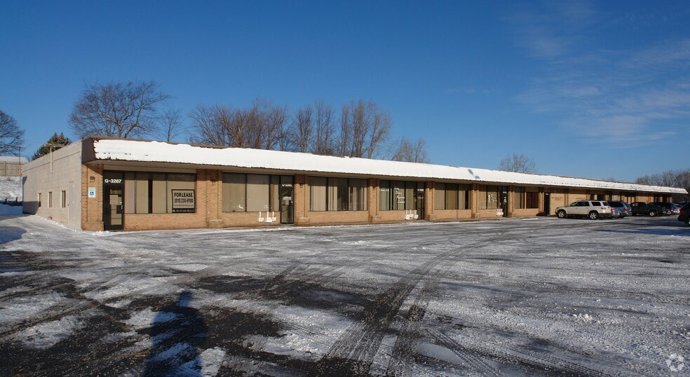 3267-3289 Beecher Rd, Flint, MI à louer - Photo du bâtiment - Image 3 de 9