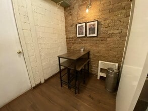 Retail in Barcelona, Barcelona for lease Interior Photo- Image 2 of 3