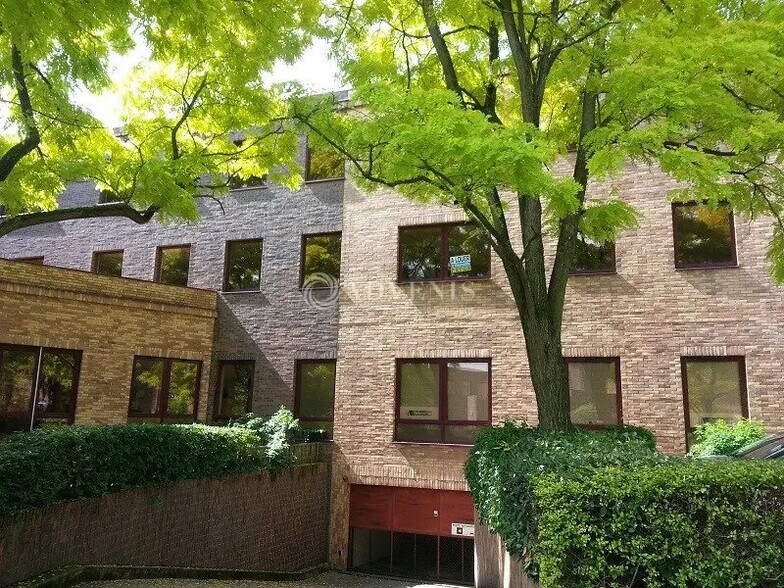 Office in Saint-Germain-en-Laye for lease - Building Photo - Image 2 of 33