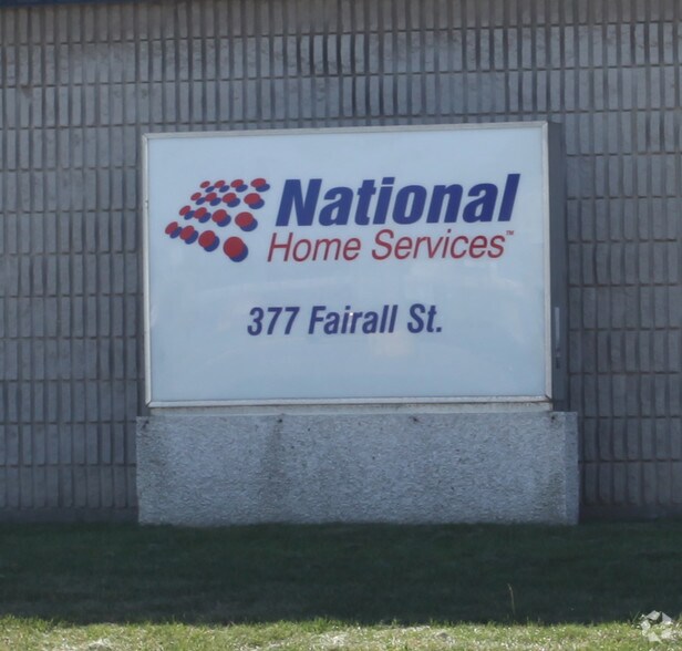 377 Fairall St, Ajax, ON à louer - Photo du bâtiment - Image 2 de 4