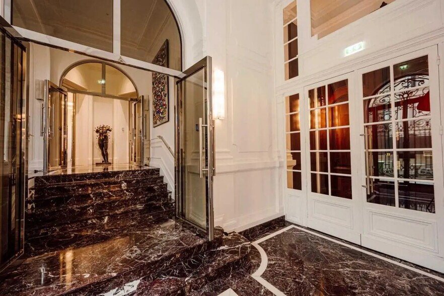 63 Avenue D'Iena, Paris for lease - Lobby - Image 2 of 8
