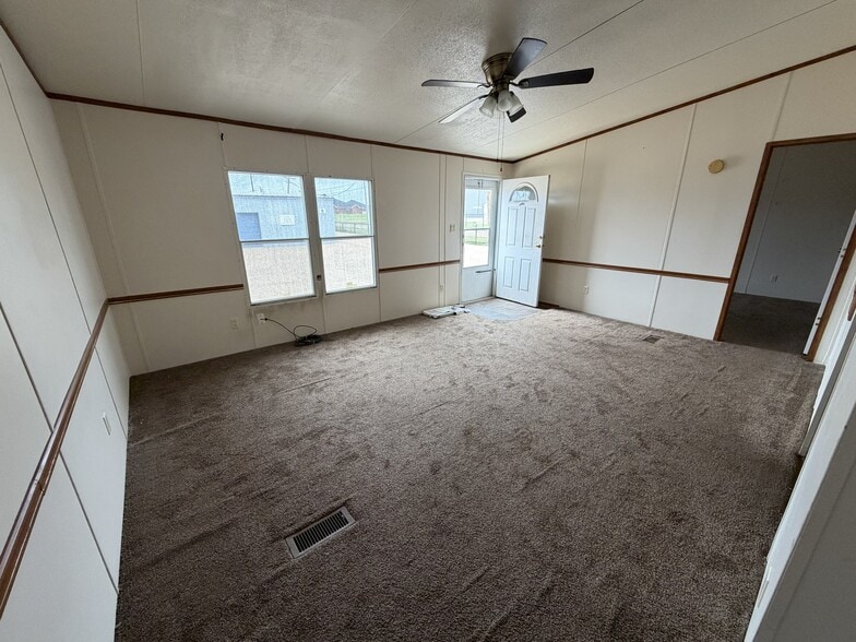 2102 S 3rd St, Mabank, TX for lease - Building Photo - Image 3 of 7