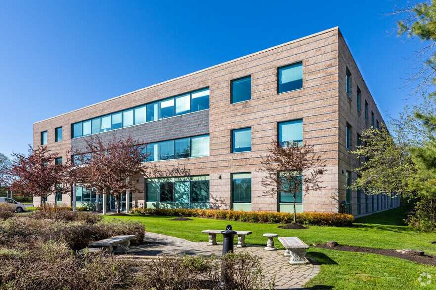 1 Hines Rd, Ottawa, ON à louer - Photo du bâtiment - Image 1 de 6