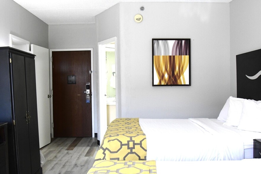 2075 Highway 192 W, London, KY for sale - Interior Photo - Image 2 of 75