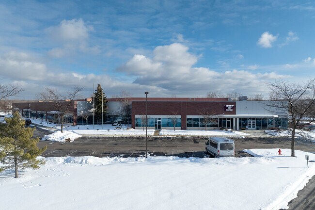 Plus de détails pour 8020 Tyler Blvd, Mentor, OH - Bureau à louer