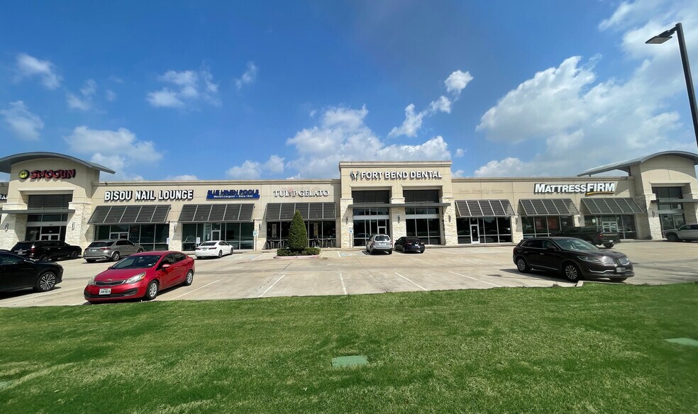 7417 W Grand Pky S, Richmond, TX à louer - Photo du bâtiment - Image 3 de 11