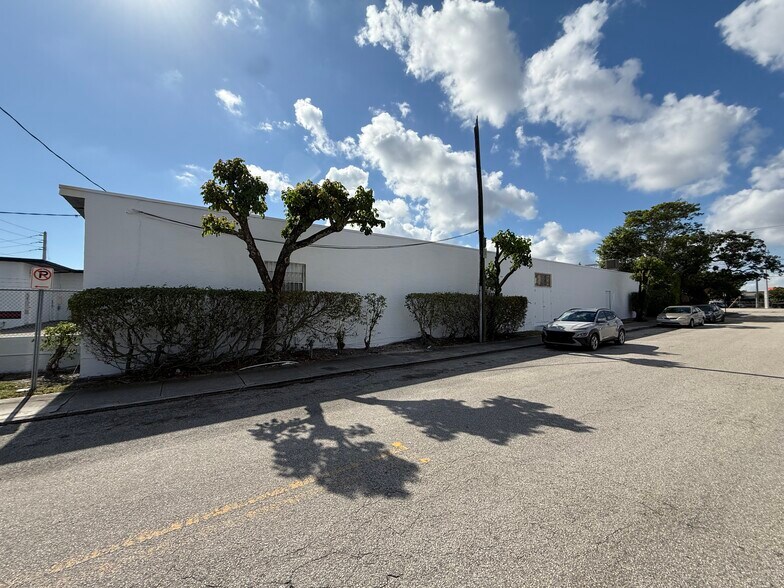 1101 Clare Ave, West Palm Beach, FL à louer - Photo du bâtiment - Image 2 de 7