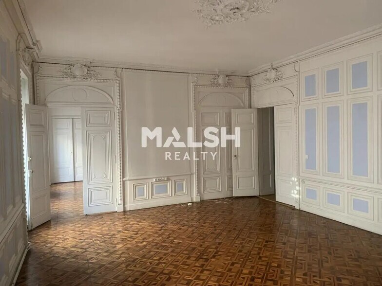 Bureau dans Lyon à vendre - Photo du bâtiment - Image 3 de 14