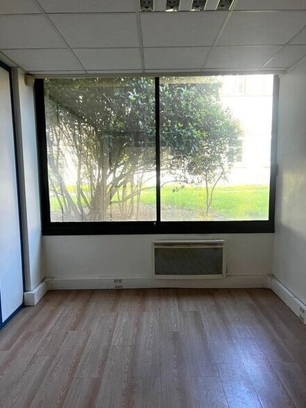 Office in Lyon for lease - Interior Photo - Image 3 of 6