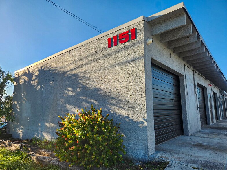 1151 WaterTower Rd, Lake Park, FL à louer - Photo du bâtiment - Image 3 de 10