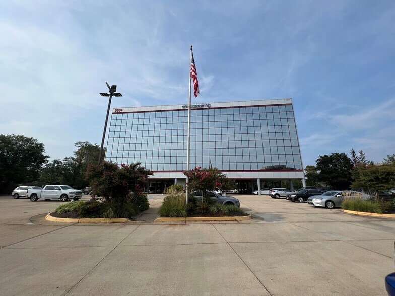 5904 Richmond Hwy, Alexandria, VA à louer - Photo du bâtiment - Image 3 de 6