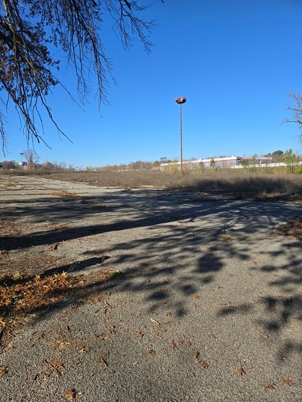 2704 Claire Ave, Alton, IL for sale - Building Photo - Image 2 of 3