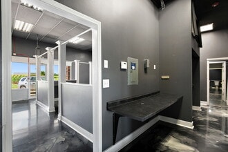 122 Indian Springs Dr, Sandwich, IL for lease Interior Photo- Image 2 of 9