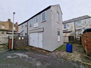 4 Back Clarendon Rd, Blackpool for lease Building Photo- Image 2 of 10