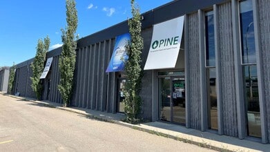 4917-4923 99th St NW, Edmonton, AB à louer Photo du bâtiment- Image 2 de 3