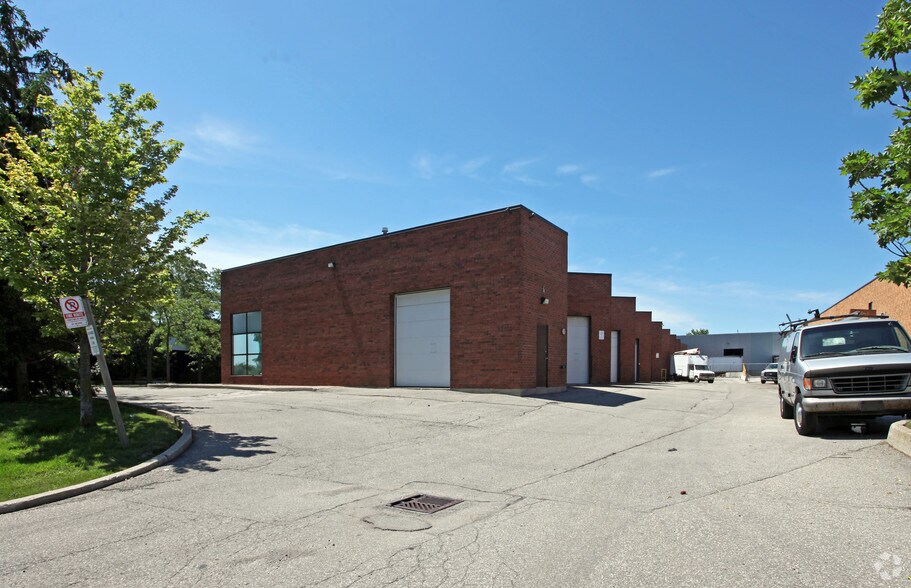 6110 Ordan Dr, Mississauga, ON à louer - Photo du bâtiment - Image 2 de 5