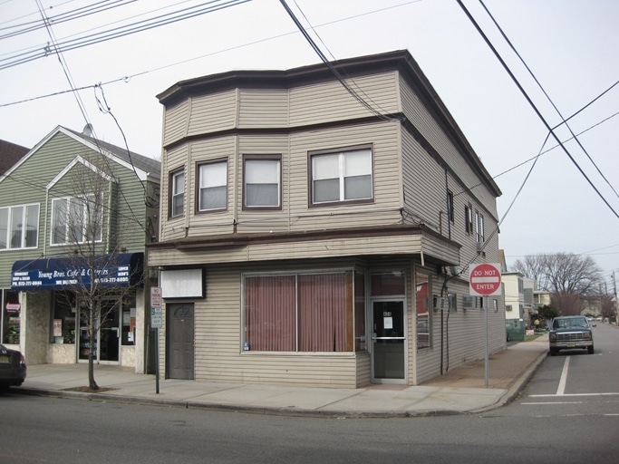 604 Van Houten Ave, Clifton, NJ for sale - Primary Photo - Image 1 of 8