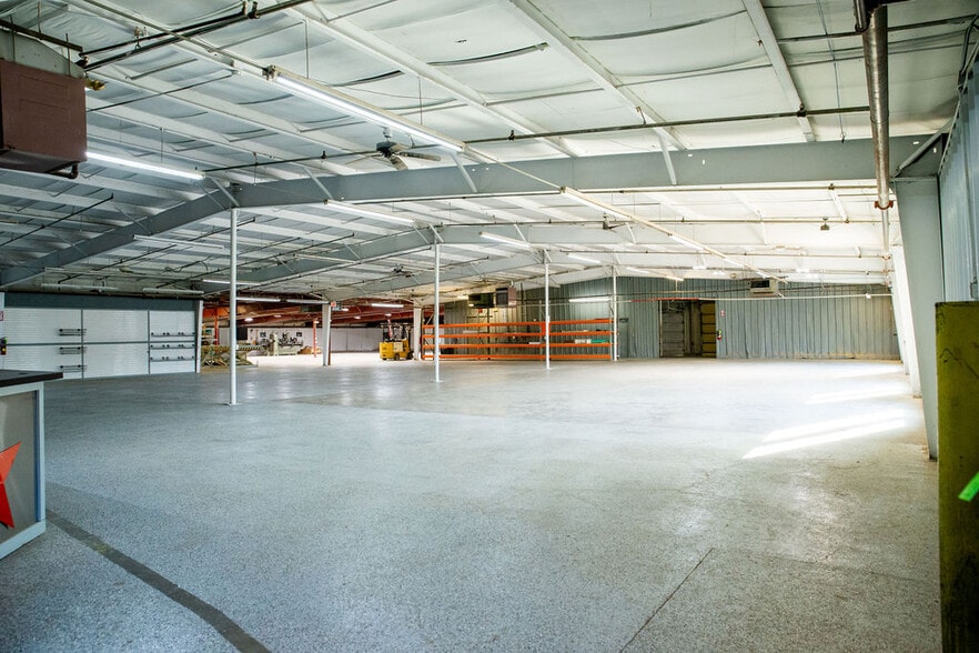 1630 N Eldon Ave, Springfield, MO for lease - Building Photo - Image 3 of 42