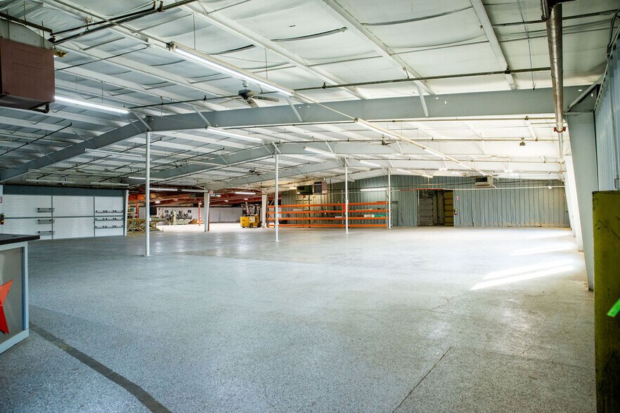 1630 N Eldon Ave, Springfield, MO à louer - Photo du bâtiment - Image 3 de 42