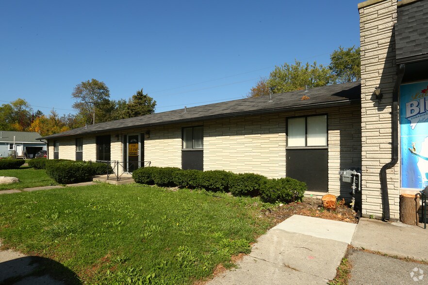 40660-40666 5 Mile Rd, Plymouth, MI à louer - Photo du bâtiment - Image 2 de 2